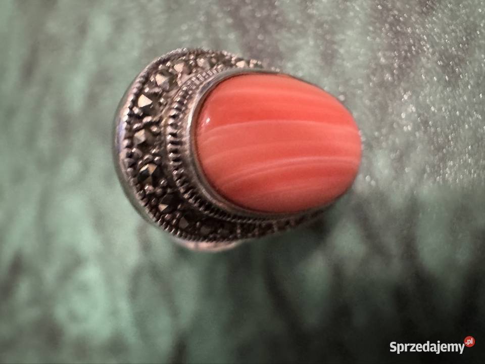 Pierscionek srebrny z koralem spieczonym i Częstochowa sprzedam