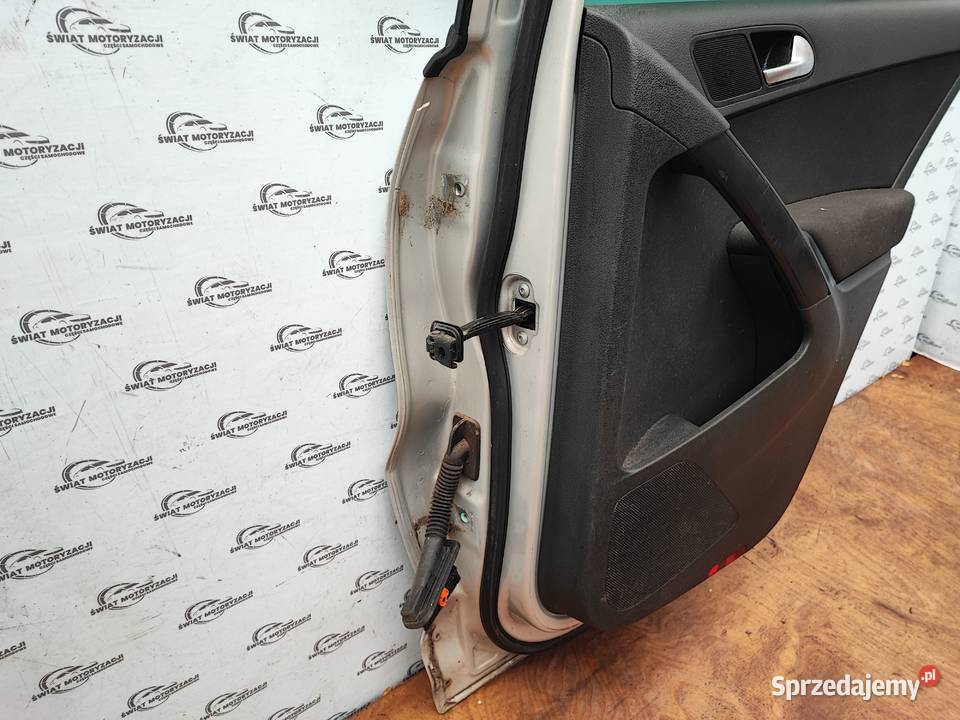 VOLKSWAGEN TIGUAN I 10r drzwi prawe tył osobowe Części samochodowe Kielce