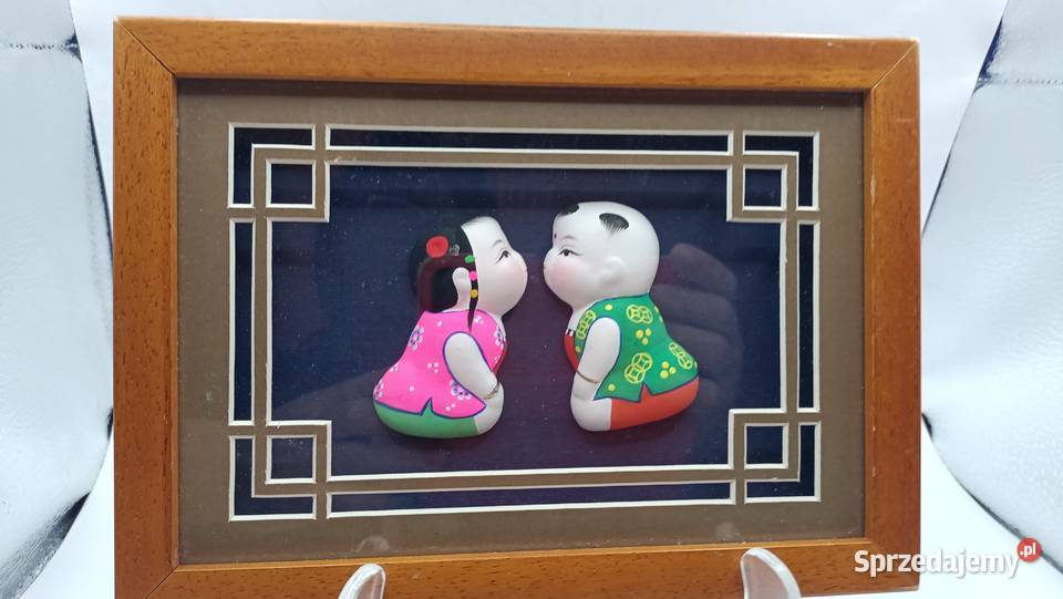 Obraz z chińskimi lalkami z białej glinki Zamość