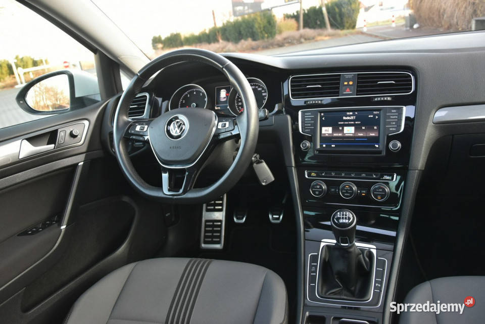 Volkswagen Golf Allstar 14TSi 125 Manual 2017r 4/5 Kampinos