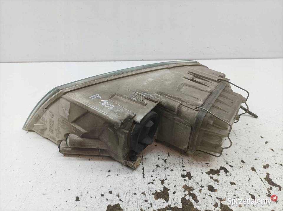 LAMPA PRZÓD PRAWA EU PRZED LIFT Skoda Octavia II Rok produkcji 2005 świętokrzyskie