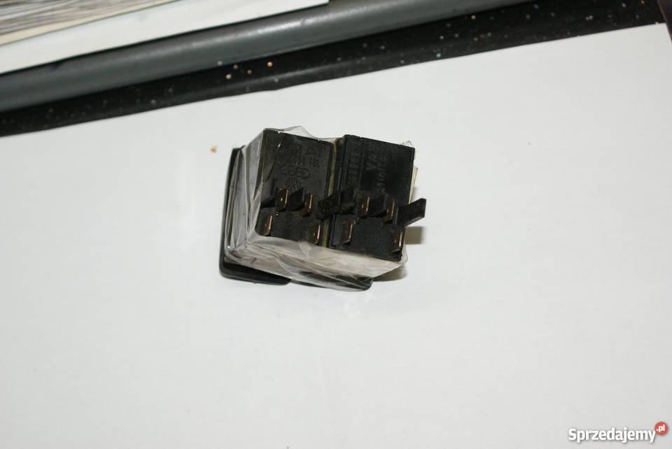 PRZEŁĄCZNIK OGRZEWANIA TYLNEJ SZYBY VW GOLF Białobrzegi