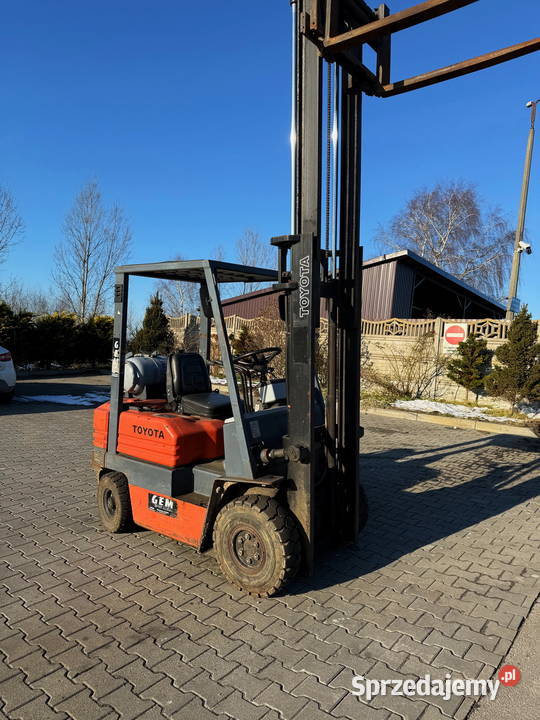 wózek widłowy TOYOTA 5FGF18 LPG przesuw 1800
