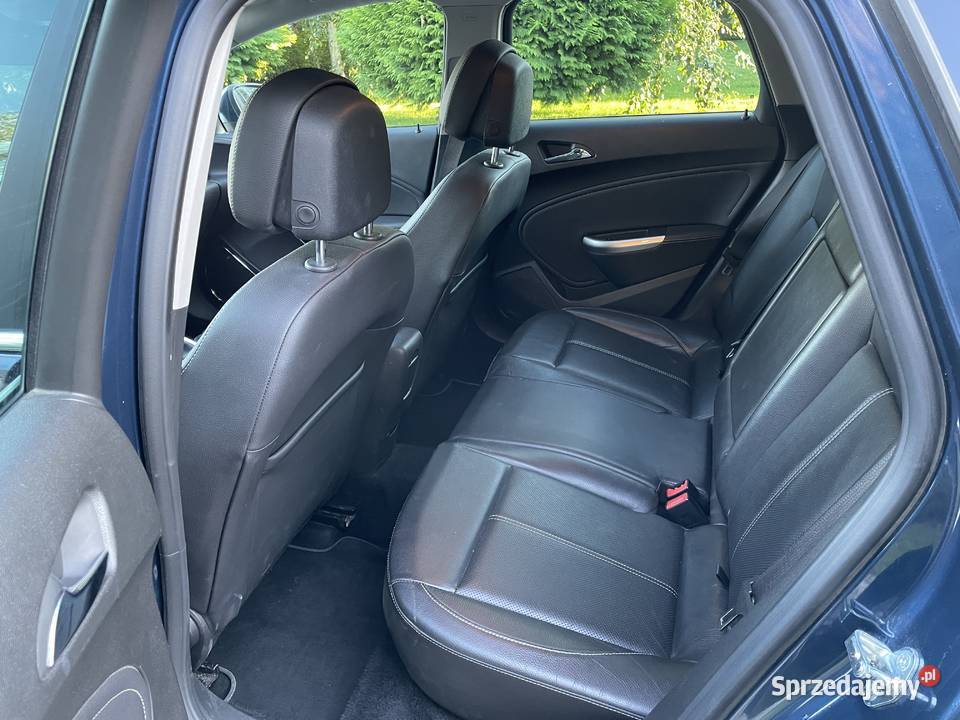 Opel Astra OPC Kombi 20 CDTI 160 2011