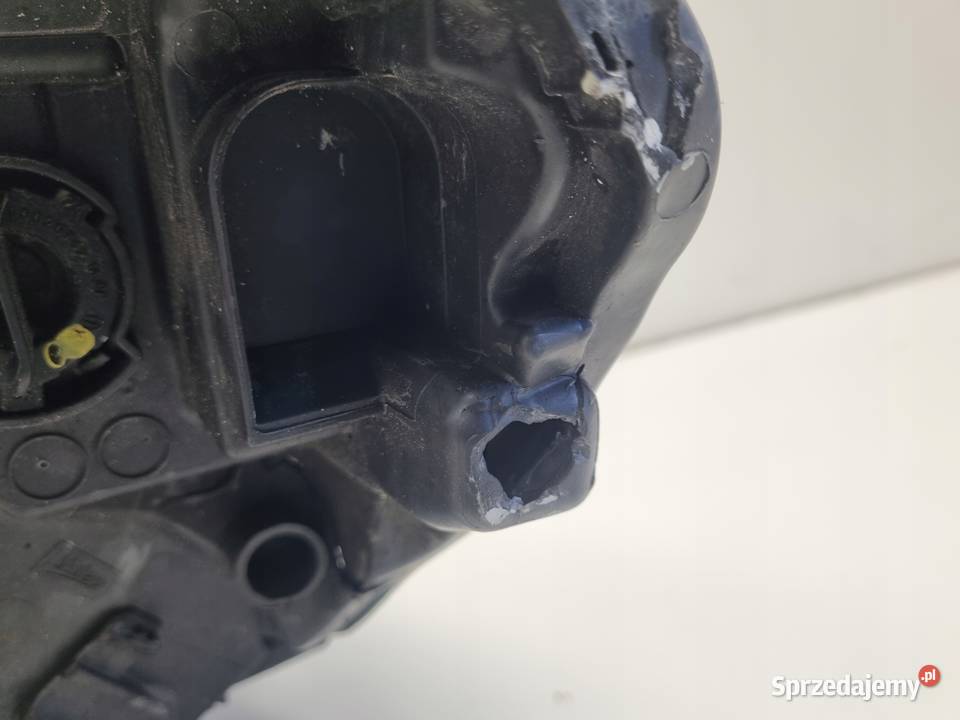 LAMPA PRAWA Volvo XC60 1317r LIFT PRZEDNIA PRAWY Lampy przednie Rudka