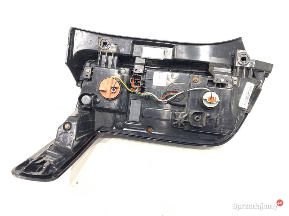 LAMPA PRAWY TYŁ SSANGYONG TORRES 8360241000 osobowe
