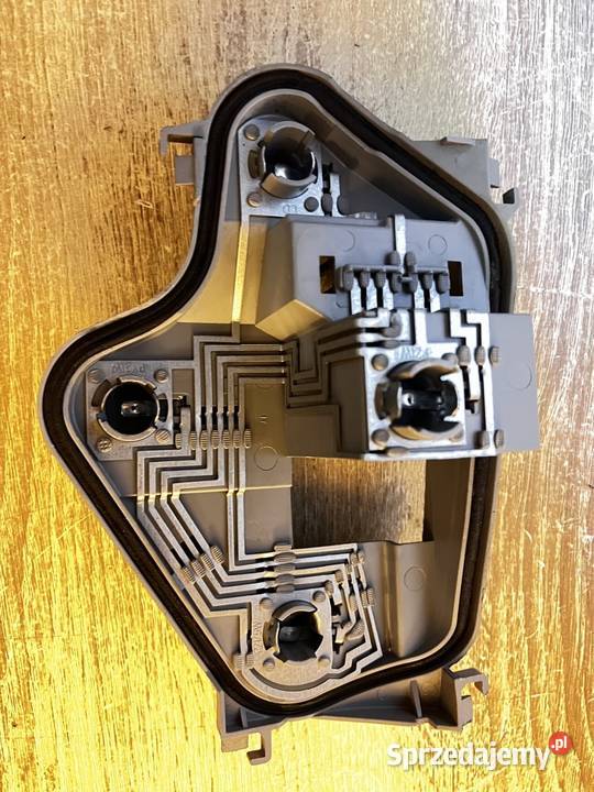 VW FOX 0409r WKŁAD LAMPY TYŁ TYLNI PRAWY sprzedam