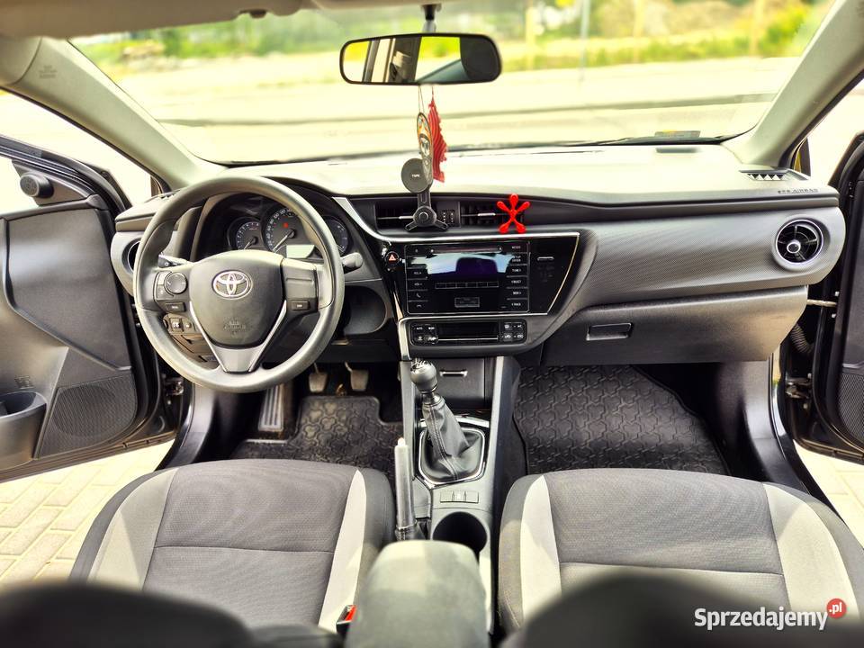 Toyota Auris Kombi 16 Active 2017 Warszawa
