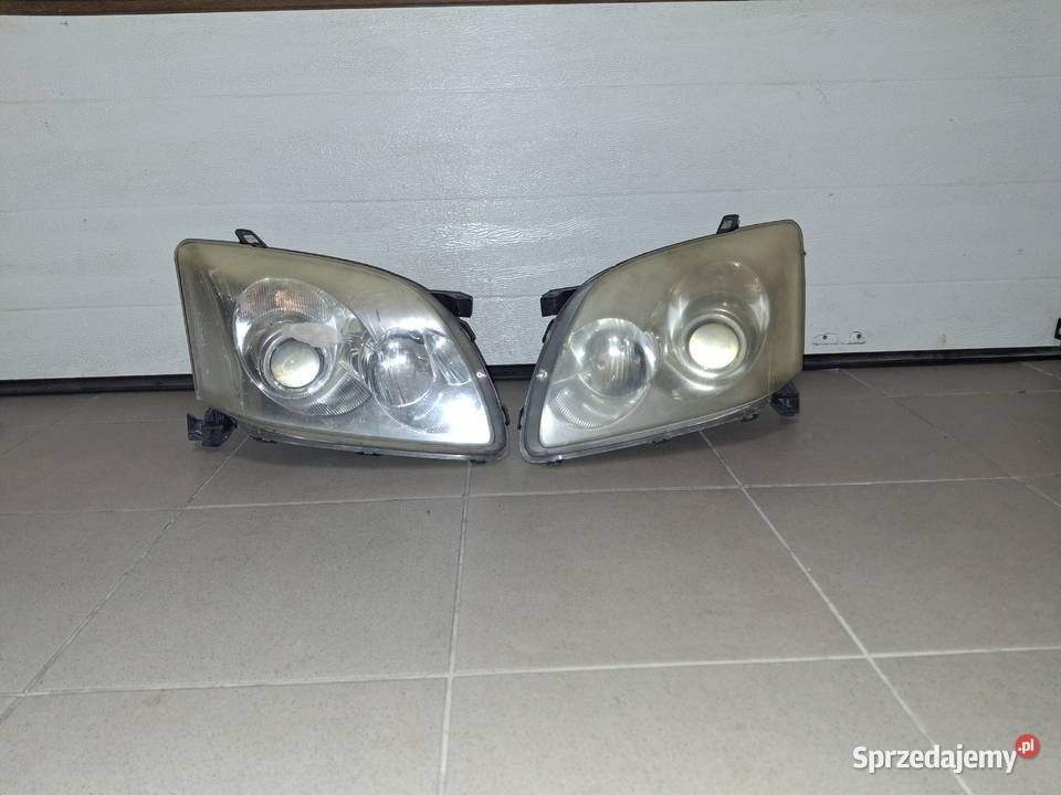 Lampy Toyota Avensis T25 2005r osobowe Lampy przednie Kocianów