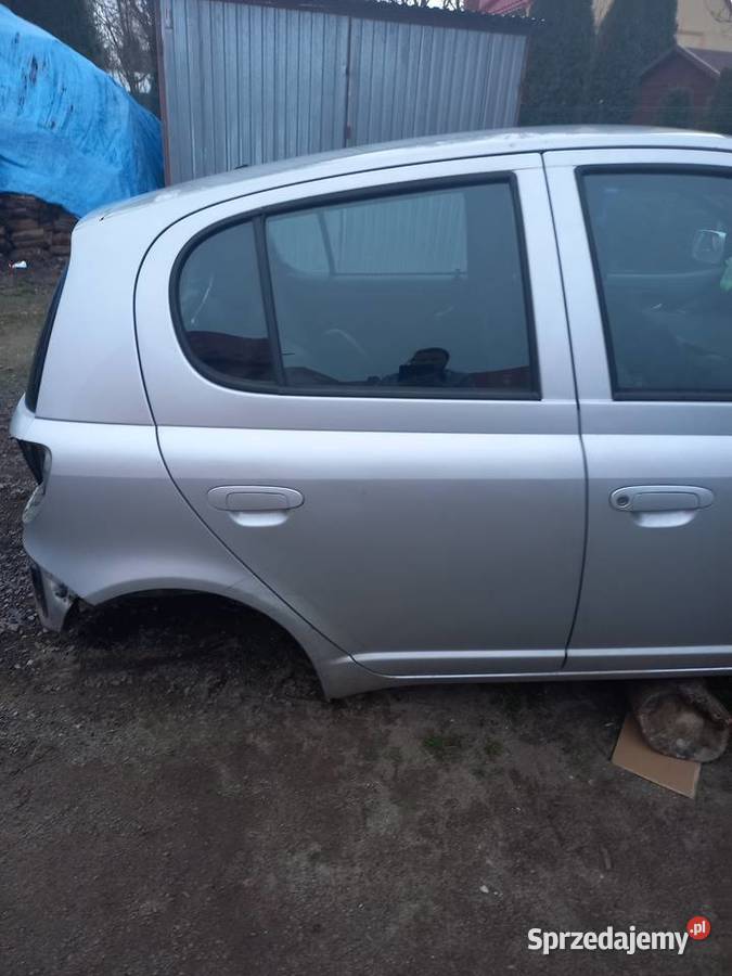 sprzedam kompletne drzwi prawe tylnie do toyoty