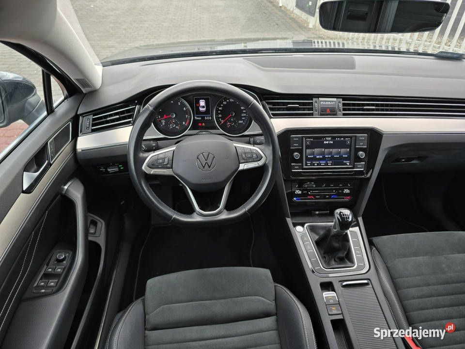 Volkswagen Passat ELEGANCE Sedan 15 TSI 150 gniazdo USB Nasiegniewo