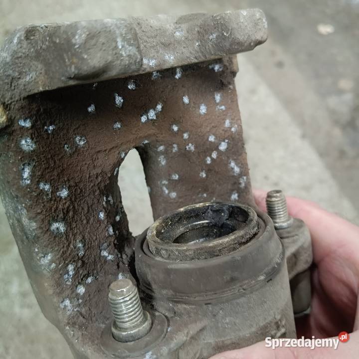 Zacisk hamulcowy jarzmo BMW E39 tył pomorskie