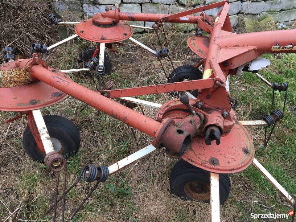 Karuzelowy przetrząsacz do siana Kuhn GF452M Chromiec