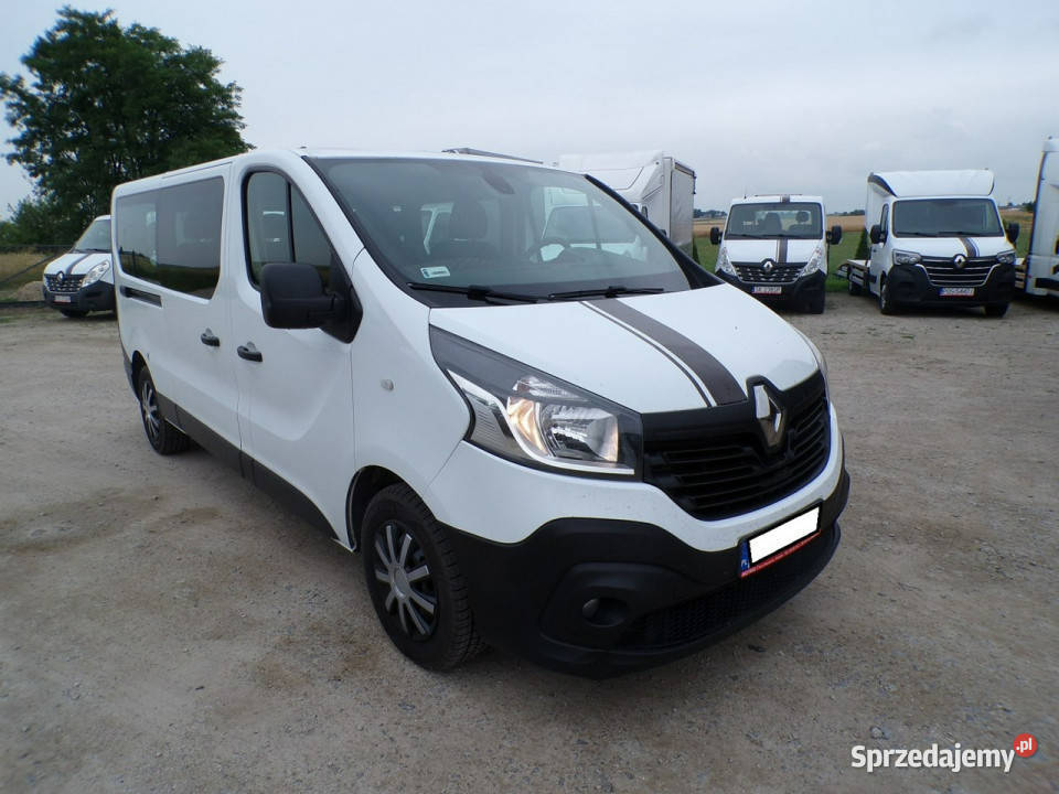 Renault Trafic 9 osobowy long nowy środek