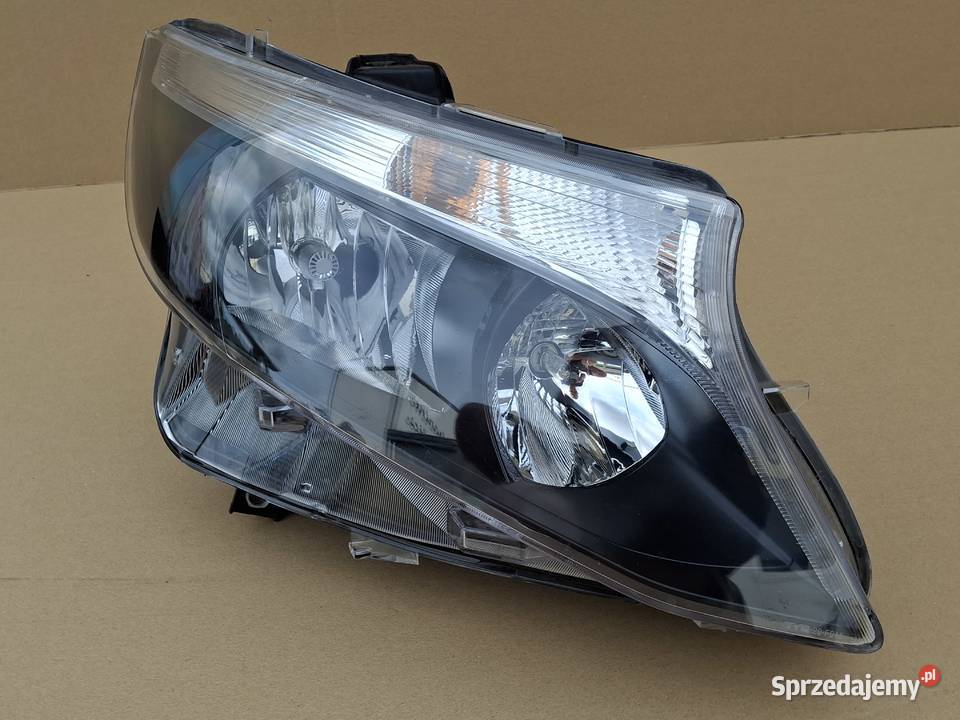 MERCEDES VITO VKLASA W447 REFLEKTOR PRAWY LAMPA Bieleń