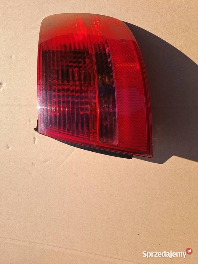 Lampa prawy tył Audi A6 C6 Kombi w błotnik osobowe świętokrzyskie Starachowice