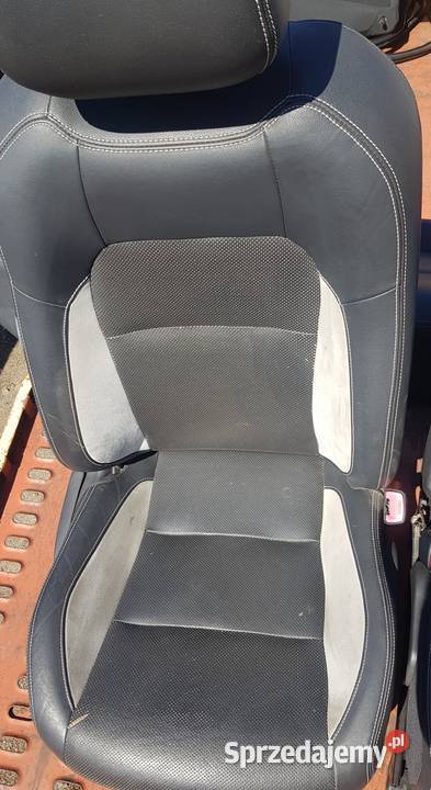 FOTEL Fotele Skóra TOYOTA Avensis T29 komplet Radom sprzedam