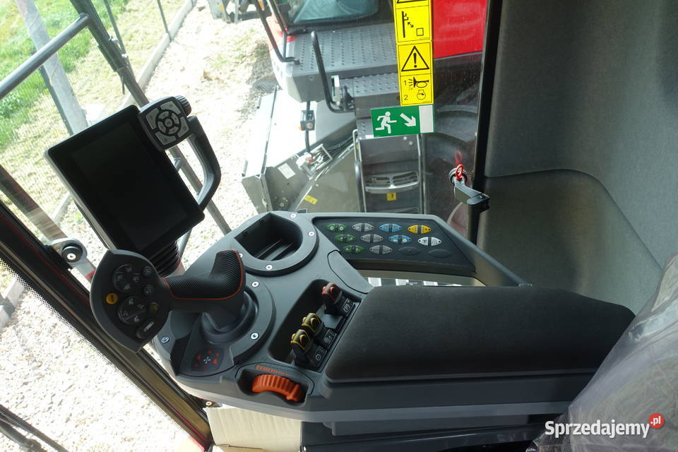 Kombajn zbożowy Massey Ferguson Activa 7347