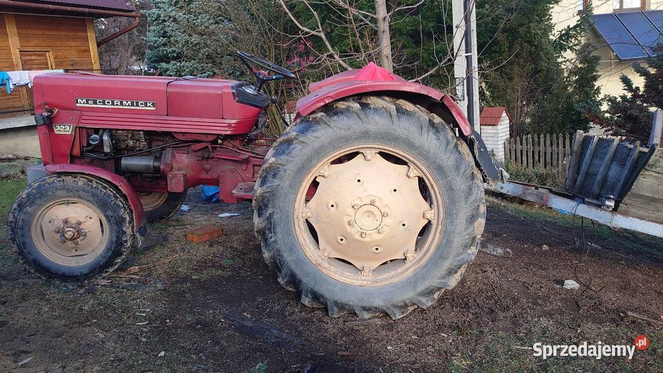 International Mcormik 323 Ciągniki Zawoja