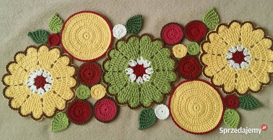 Kolorowa serweta bieżnik na stolik