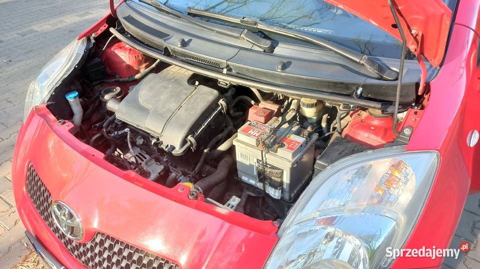 Sprzedam Toyotę Yaris z 2006 r 10 benzyna 184000 998cm3 Piaseczno