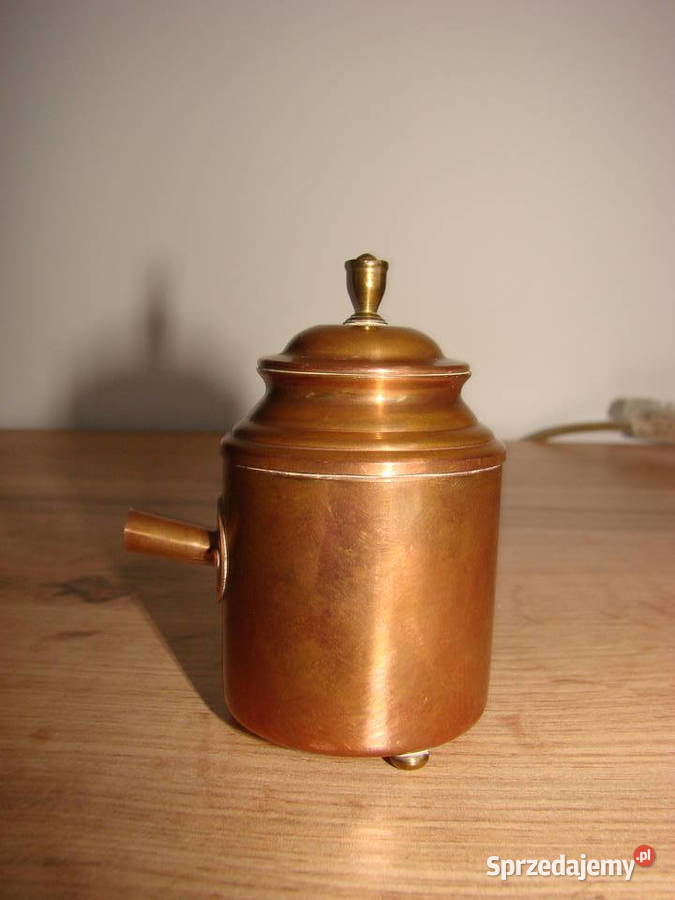mały miedziany czajniczek