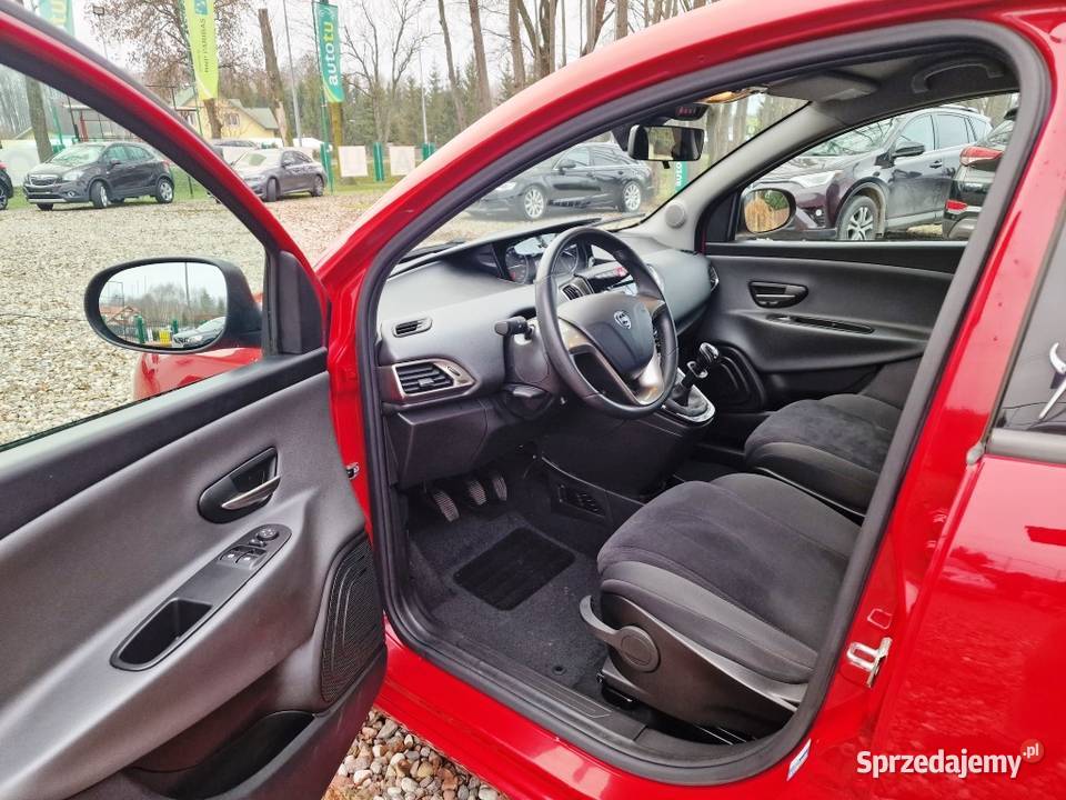 Lancia Ypsilon Benzyna 5 Drzwiowy Bogate Rok produkcji 2014 Lancia Białystok sprzedam