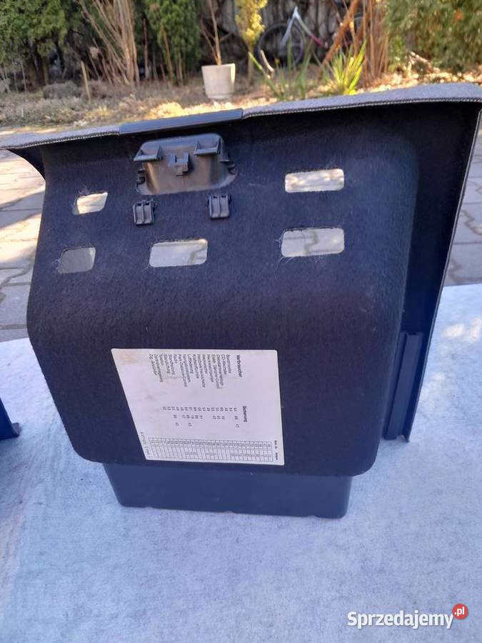 Boczki bagażnika tapicerka BMW E39 sedan Wyposażenie wnętrza Tomaszów Mazowiecki