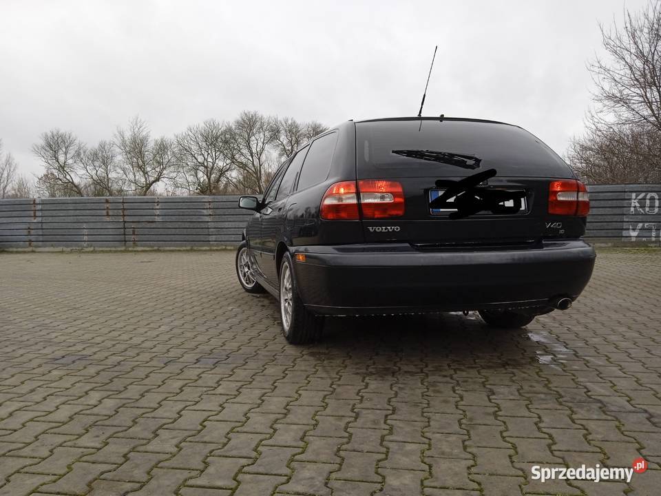 Volvo V40 18 BG 2000r pewne auto doinwestowane manualna Niemce