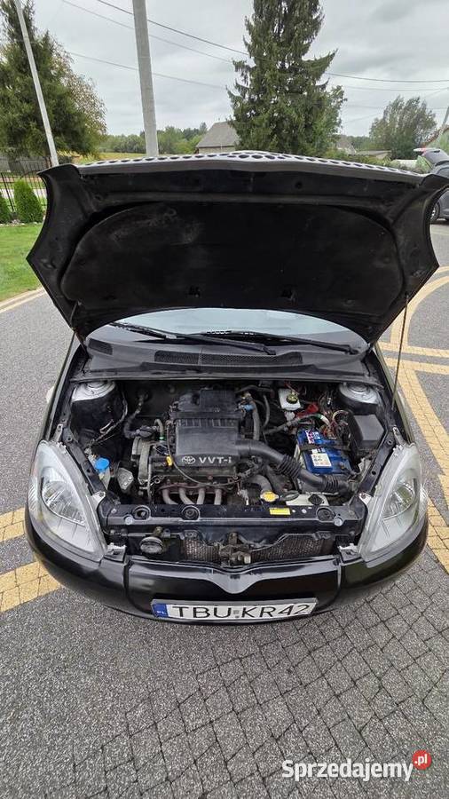 Toyota yaris 10 w super stanie technicznym nowy sprzedam