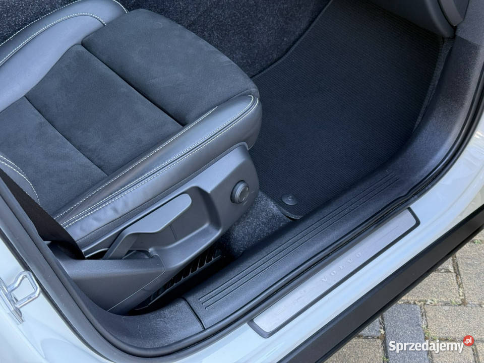 Volvo XC 40 20 B4 RDesign Faktura VAT 23 harman pełny VAT Tarnowskie Góry sprzedam
