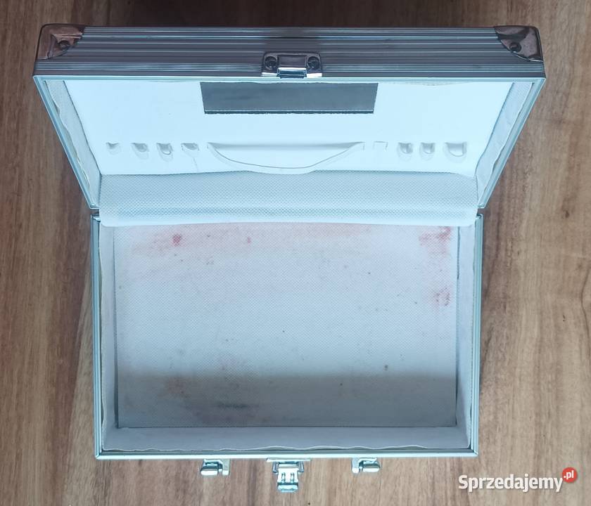 Sprzedam walizkę kosmetyczna pustą Lubin