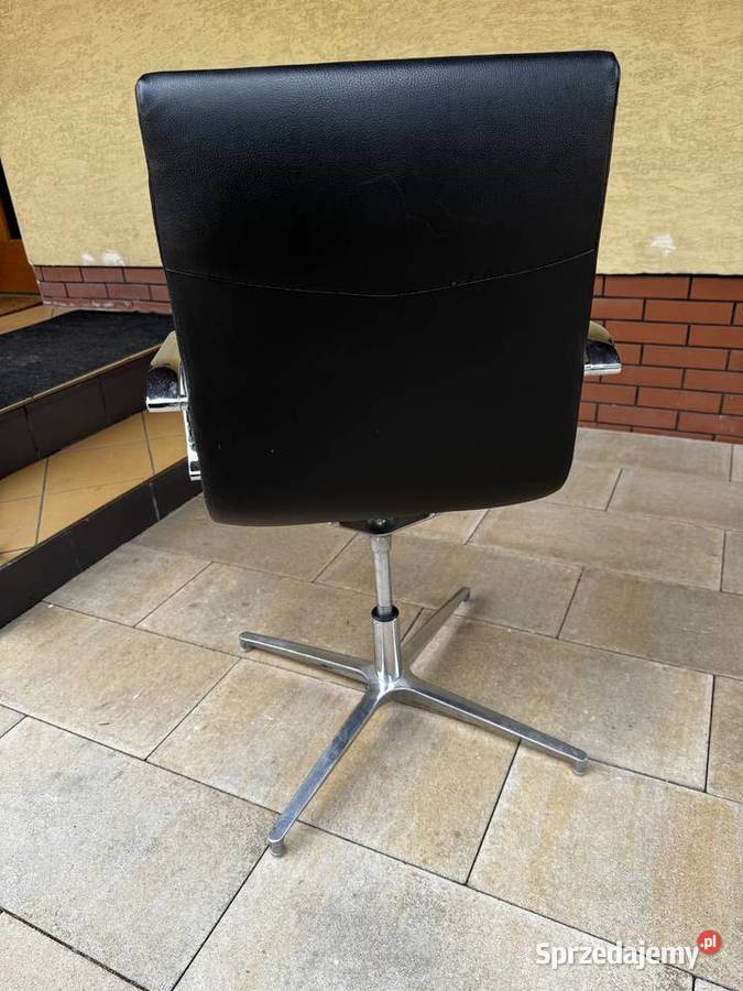 Fotel do biurka kręcony czarny PROKURIST chrom