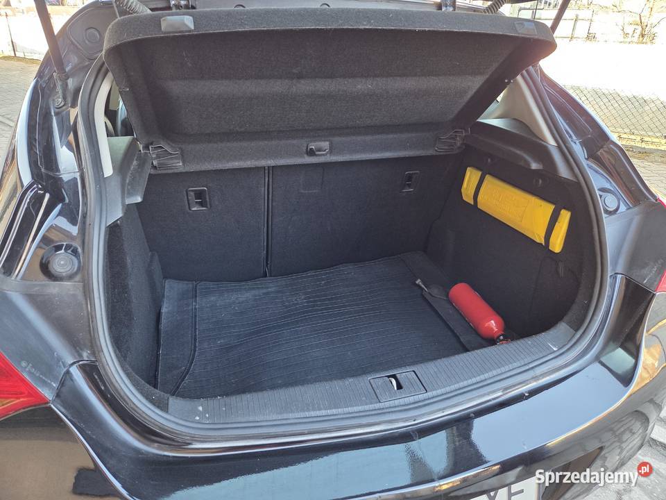 Opel Astra J 2010 benzyna 14 OC na Wejherowo