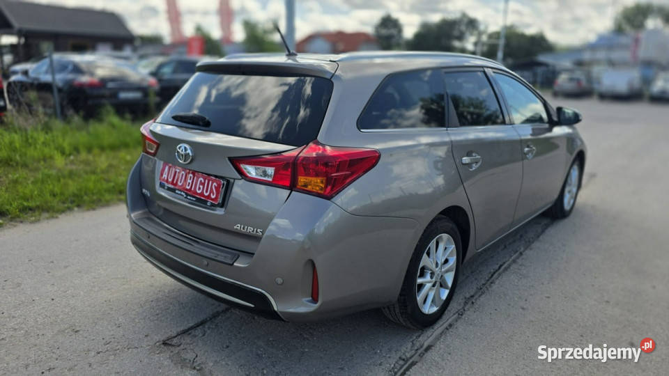 Toyota Auris duza navi kamera cofania ledy II