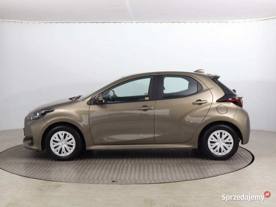 Toyota Yaris 15 VVTi Hybrid Rok produkcji 2022 sprzedam