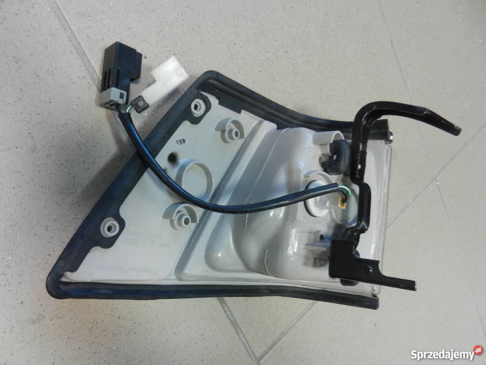 Nissan Bluebird lampa pozycyjna przednia sprzedam