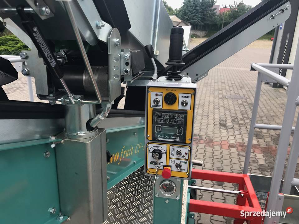 Kombajn do zbioru jabłek i gruszek Tecnofruit Rawa Mazowiecka