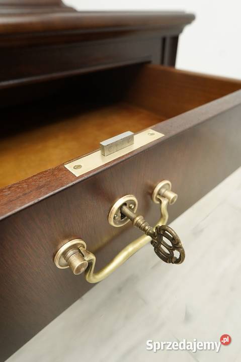 Zabytkowa witryna z lat 30tych w stylu art deco Jerka