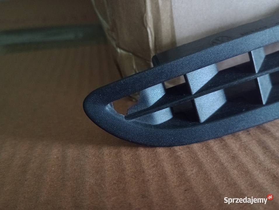 VW Golf V Kratka wentylacyjna szyby czołowej sprzedam