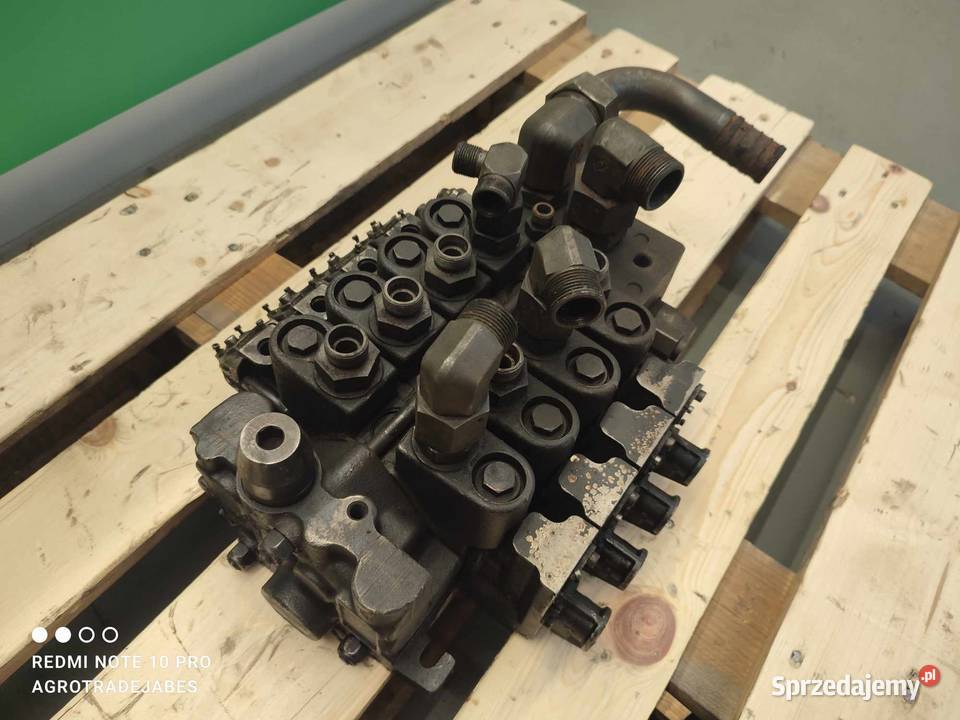 Rozdzielacz hydrauliczny MANITOU 08105220 Pozostałe wielkopolskie