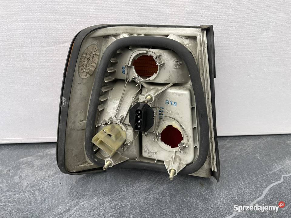 BMW E34 SEDAN PRAWA LAMPA TYŁ Ostroróg