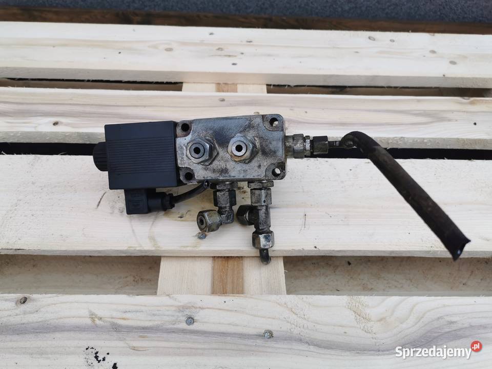 Blok zaworowy osprzętu Cat TH 330B Motoryzacja Wilkowo