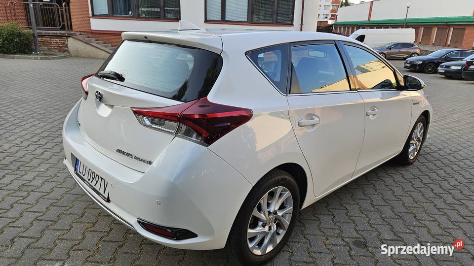 Toyota Auris II lift 2015r Hybryda Auris lubelskie Lublin
