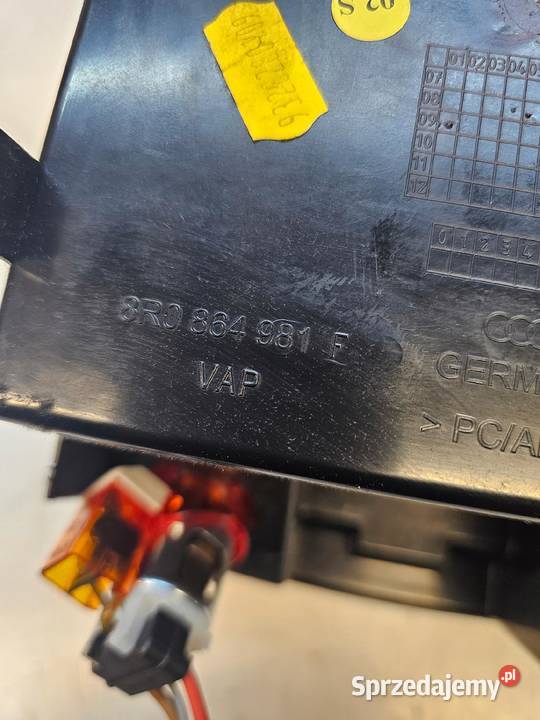 SCHOWEK PÓŁKA TUNELU AUDI Q5 8R 8R0864981F Przystajń