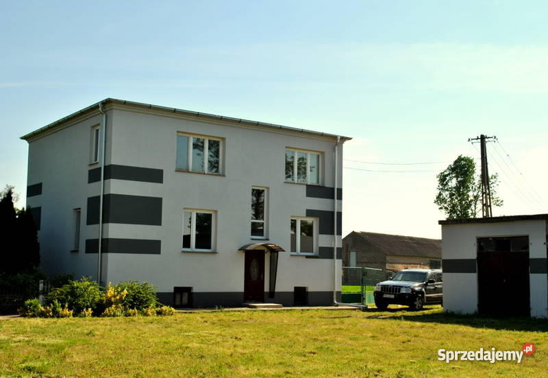 Dom z bud gospodarczymi Wacławów między Słupca a do zamieszkania