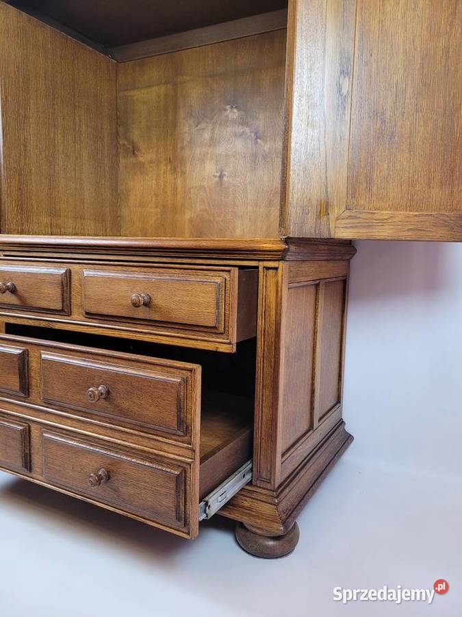 Wysoka komoda bieliżniarkaszuflady Białogard