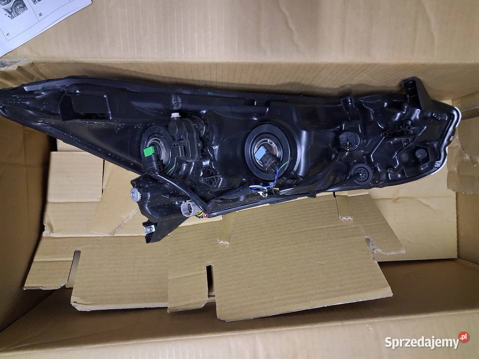 Sprzedam przednią lampę Nissan Micka k14 strony Cieszyn