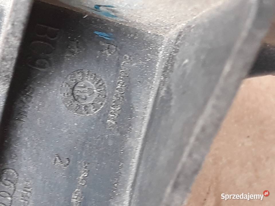 AUDI Q3 UCHWYT WSPORNIK LAMPY LEWY PRAWY Uniwersalne Międzychód sprzedam