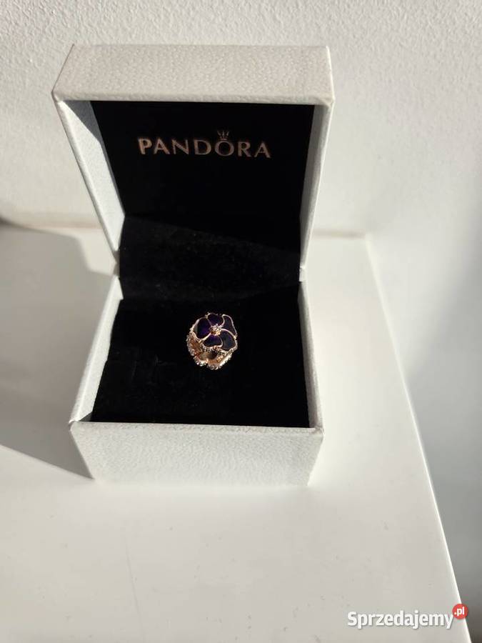 Charms kwiatek fioletowy bratek różowe złoto Charmsy i beadsy Liszki sprzedam